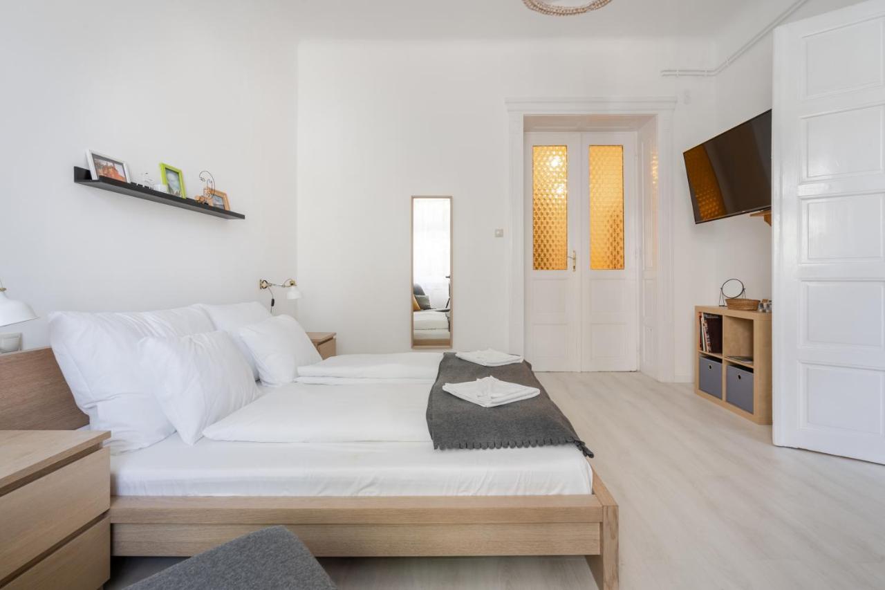 Gellert Mountain Apartment Budapest Exteriör bild